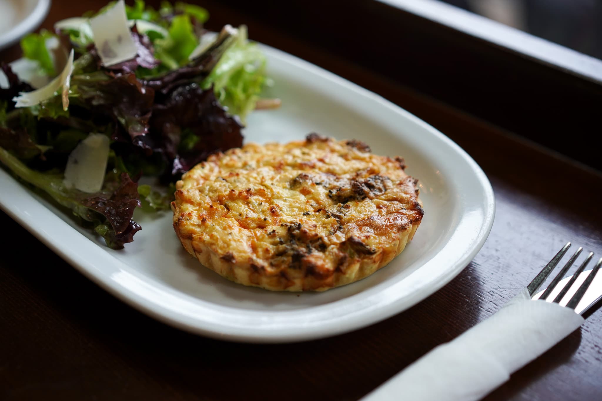 Savoury pastry and salad from the Ottavio caffè